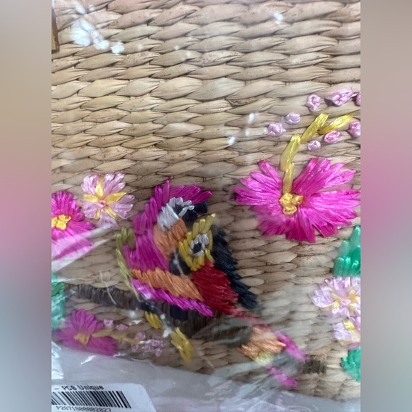 ‼️RARE‼️ 🎸RAFE🎸 Evelyn Seagrass Tote- Lovebirds✨

✨Color: Multi-color✨ - Picture 5 of 11